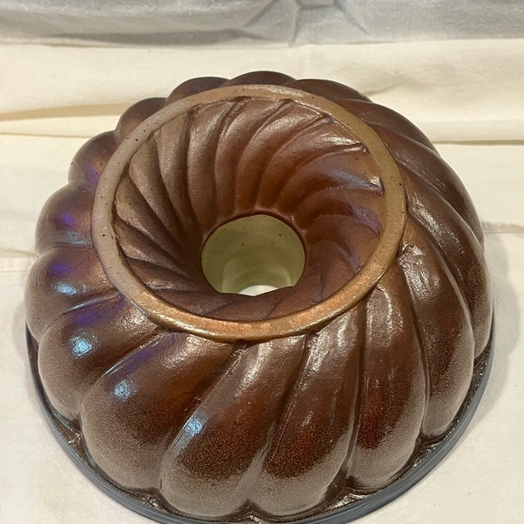 Rowe Pottery Bundt Cake Pan - Picture 2 of 4